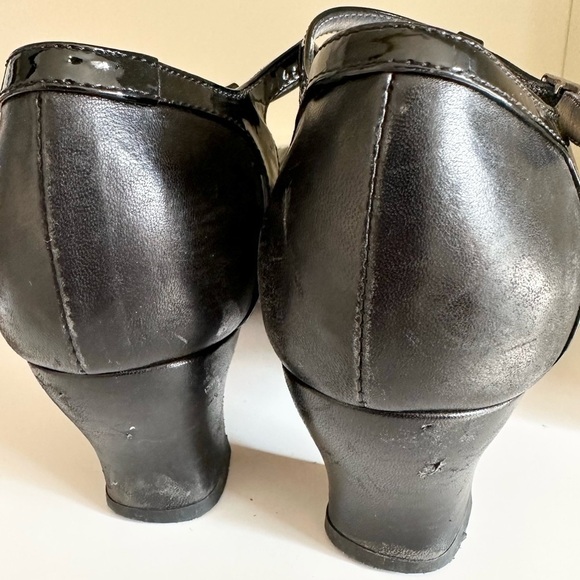 Taryn Rose Black T-Strap Heels size 5 - Picture 6 of 6